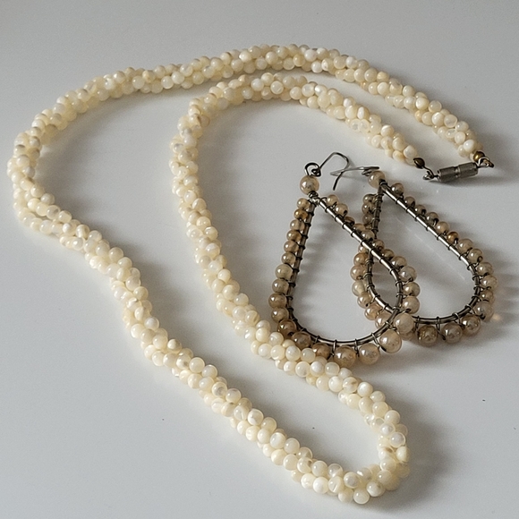 Vintage Mother of Pearl Twisted Necklace with Complimentary Contemporary Earring - Picture 3 of 16